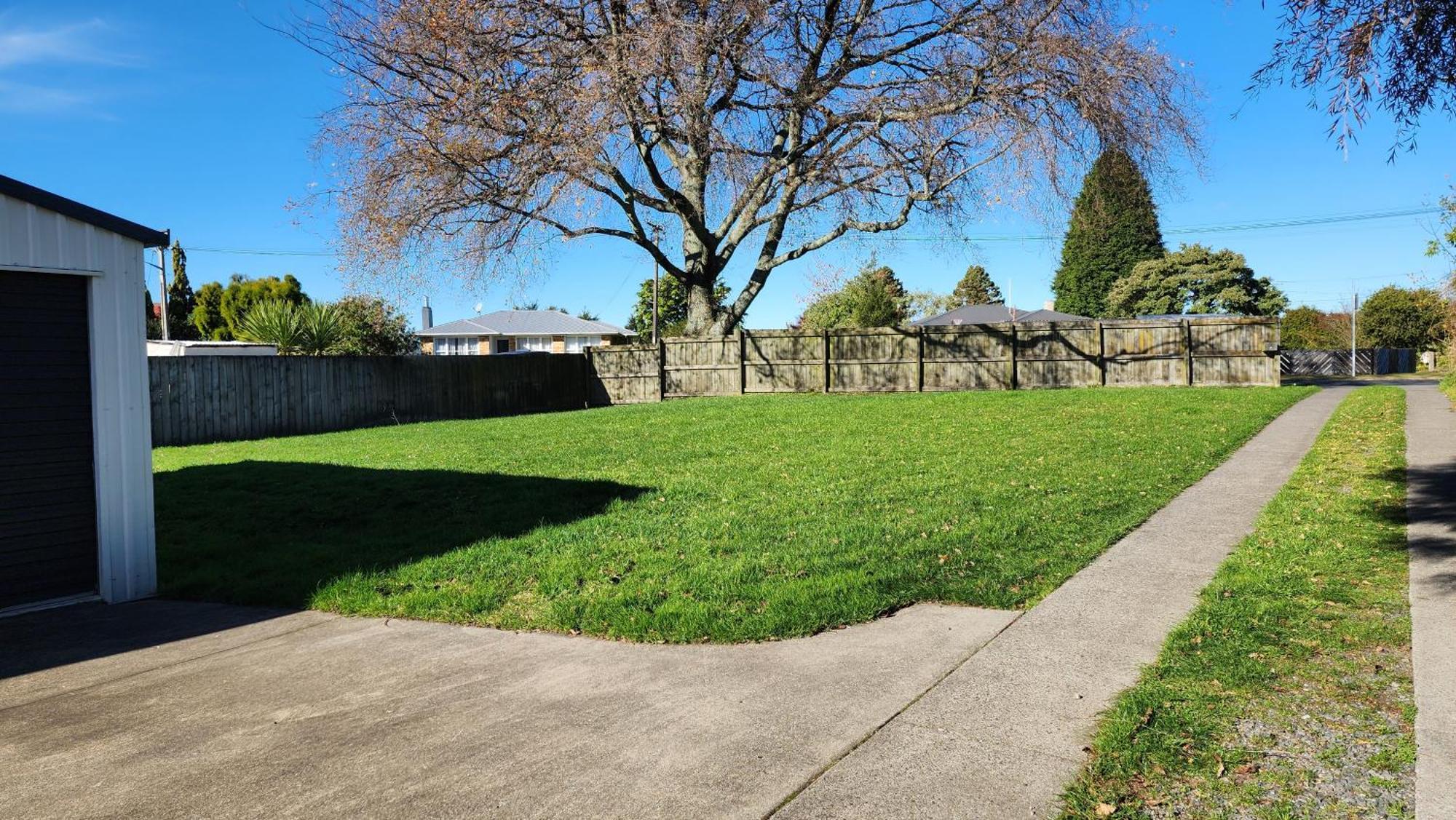 Oaktree Entire Holiday Home, Sleeps 8 To12 Rotorua Exterior photo