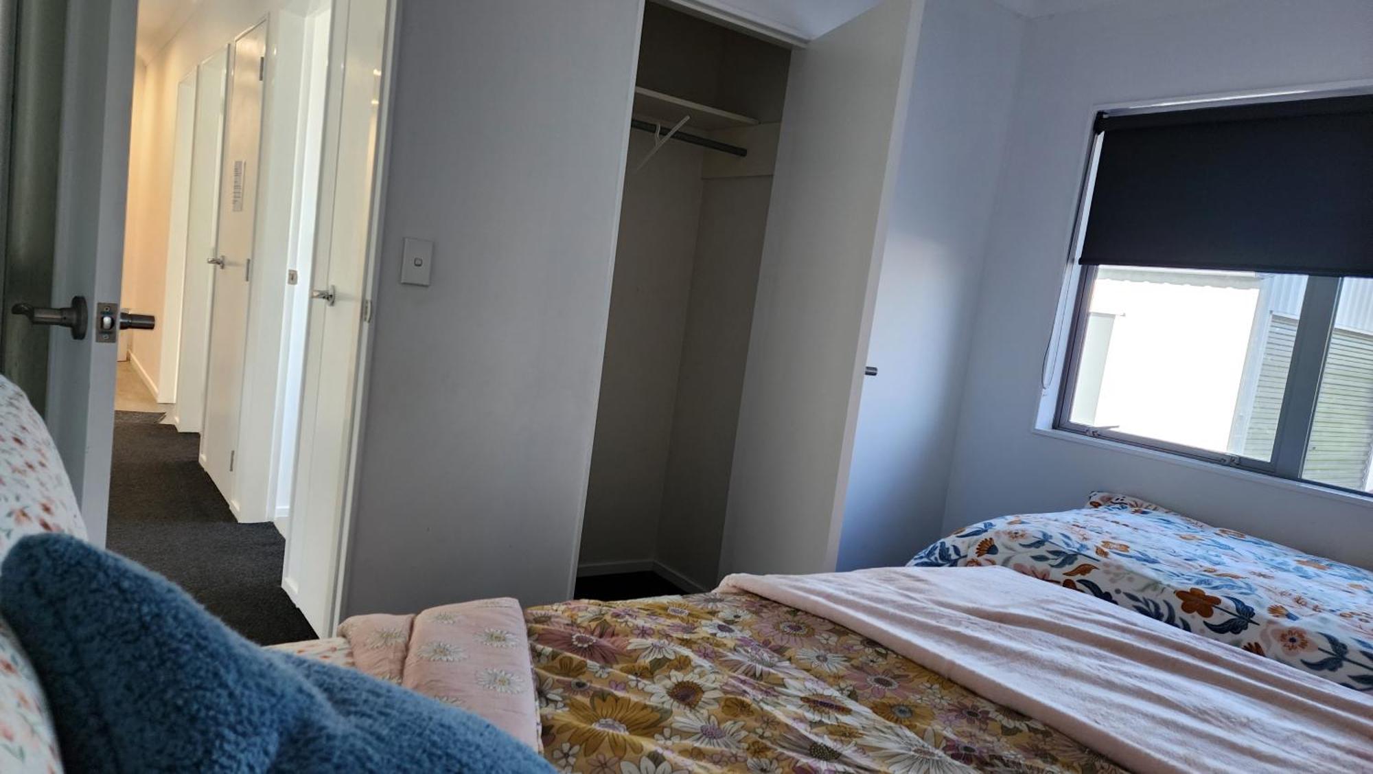 Oaktree Entire Holiday Home, Sleeps 8 To12 Rotorua Exterior photo