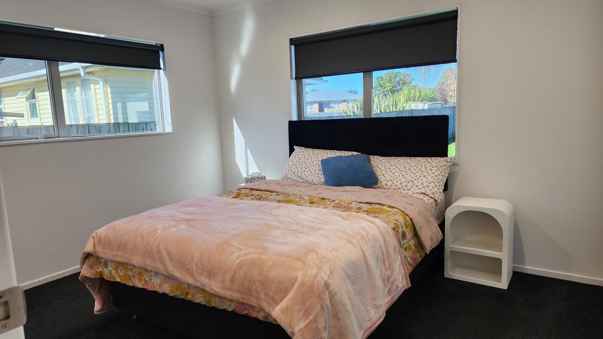 Oaktree Entire Holiday Home, Sleeps 8 To12 Rotorua Exterior photo
